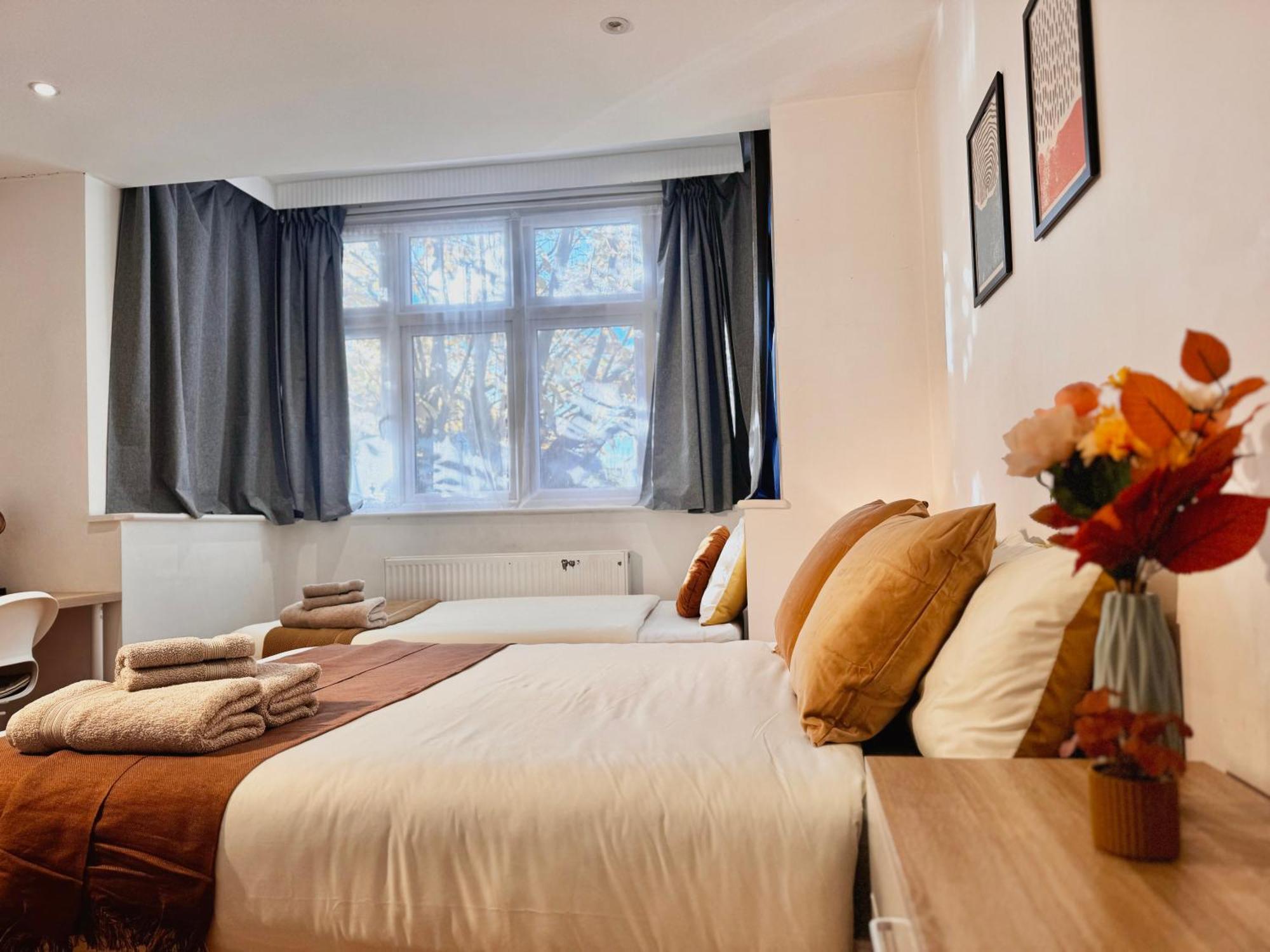 En-Suites With Free Parking 30Min To Central לונדון מראה חיצוני תמונה