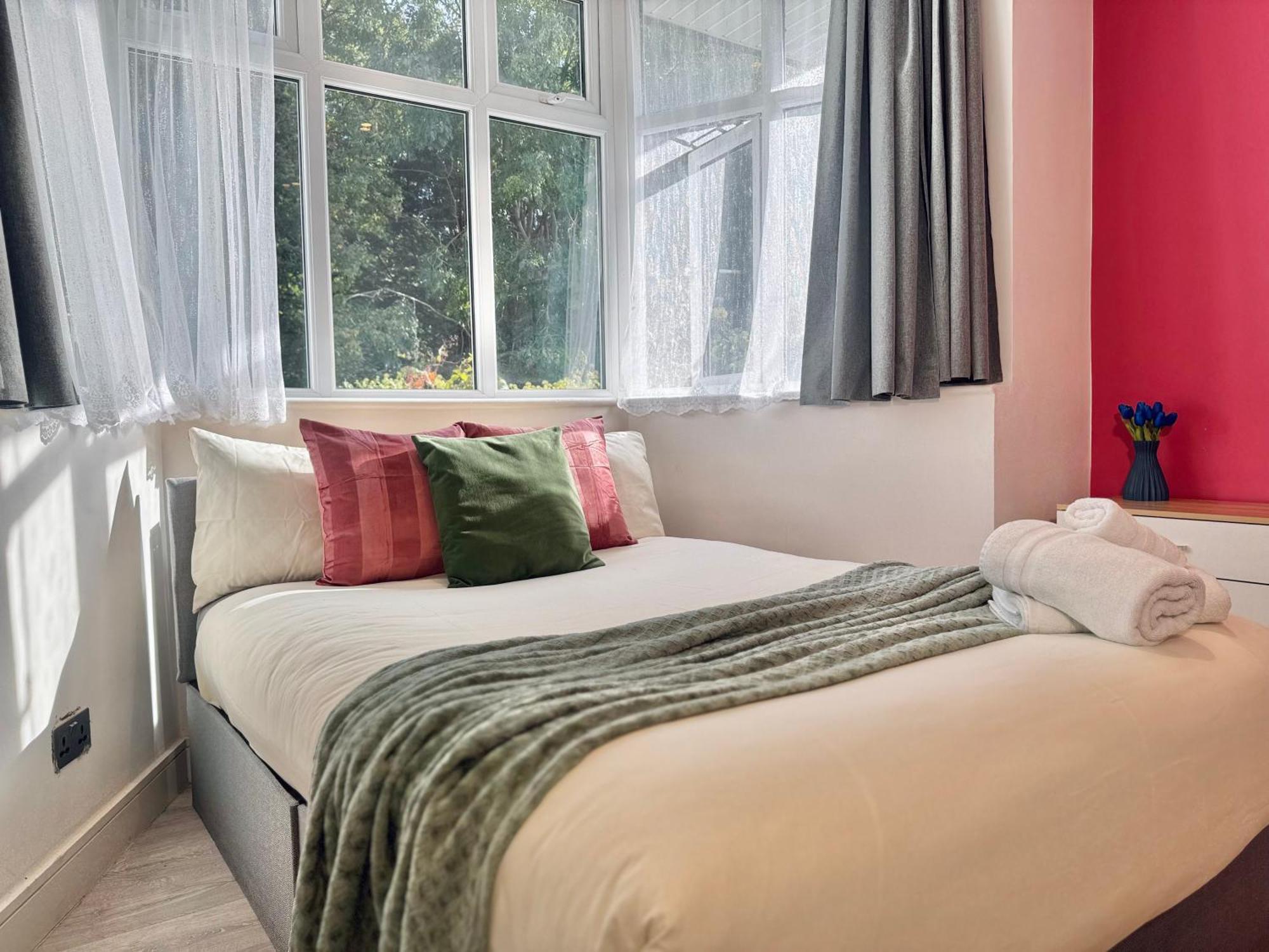 En-Suites With Free Parking 30Min To Central לונדון מראה חיצוני תמונה