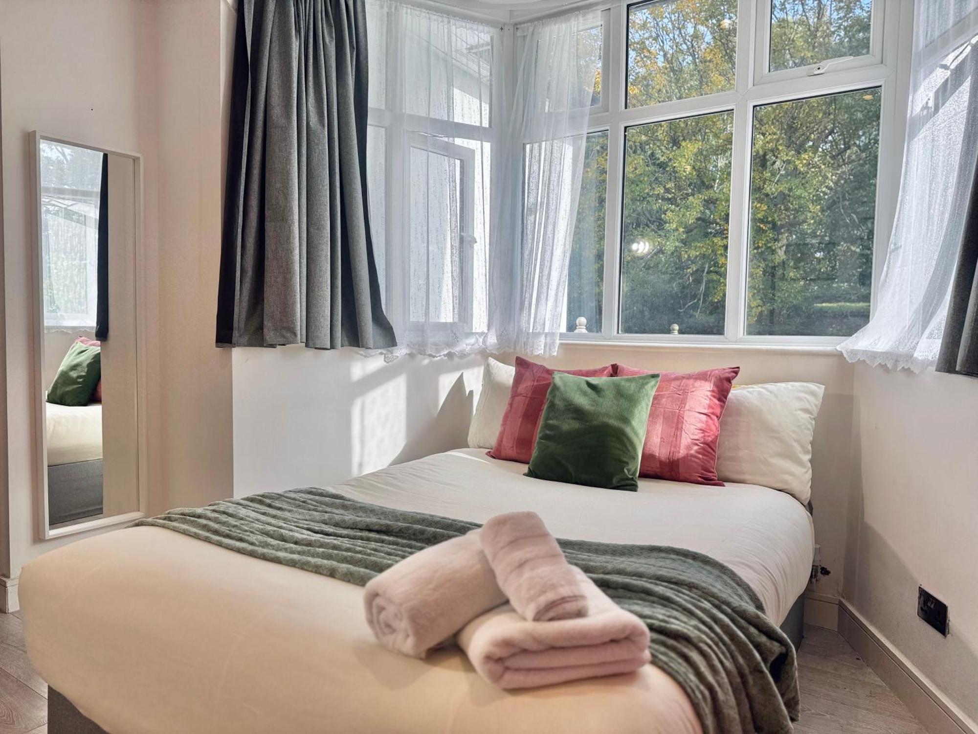 En-Suites With Free Parking 30Min To Central לונדון מראה חיצוני תמונה